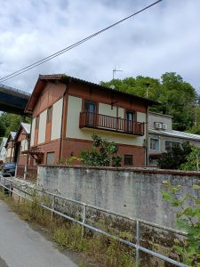 Perspectiva de la fachada principal tras rehabilitación en Gipuzkoa